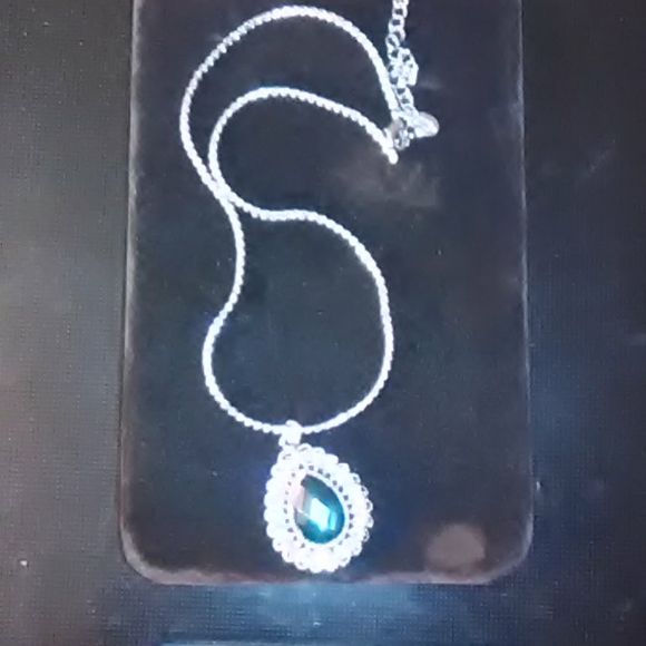 2028 Stone And Crystal Tear Drop Pendant - Picture 2 of 2